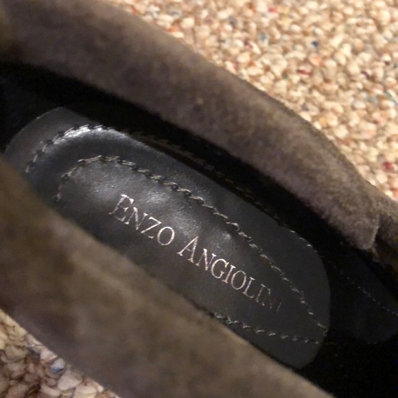 Beautiful grey suede booties - Picture 2 of 4